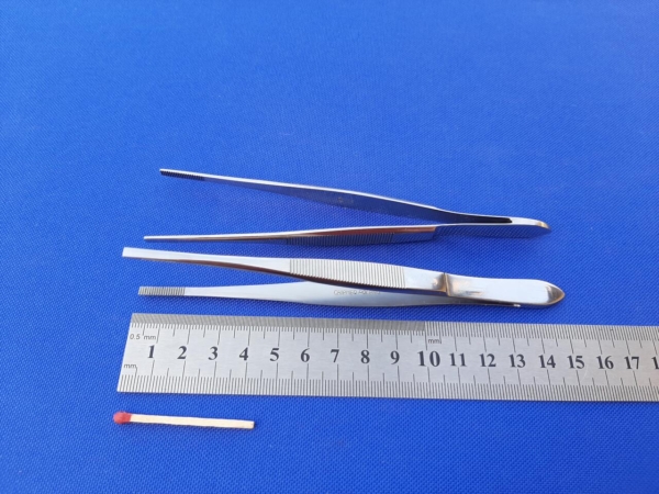 Pęseta anatomiczna dł. 150  mm.-z płaskim pyszczkiem -  Polska
