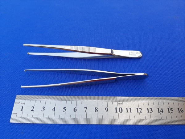 Pęseta chirurgiczna 1x2 ząbki 130 mm - połysk.