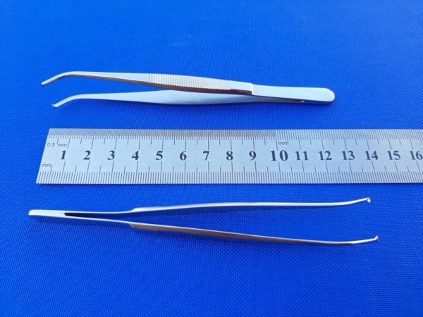 Pęseta chirurgiczna 1x2 ząbki odg. 130 mm. mat.-Węgry