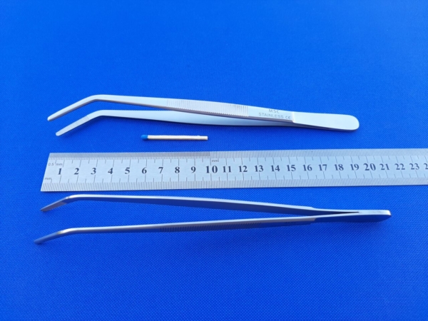 Pęseta anatomiczna odgięta 20 cm.