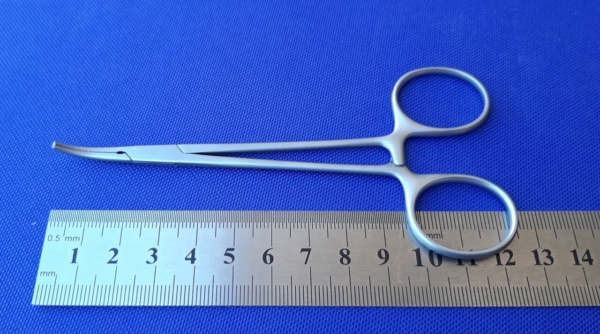 Kocher - Halstead moskito odgięty z ząbkami 125 mm Chifa.