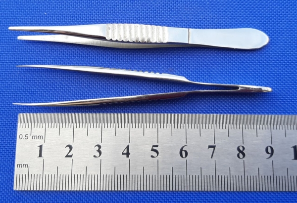 Pęseta anatomiczna bez żebrowania 90 mm.